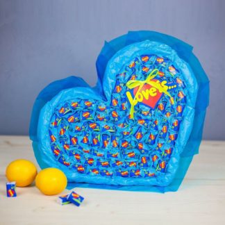 Сладкий букет из конфет 113. Букет жвачки Love is